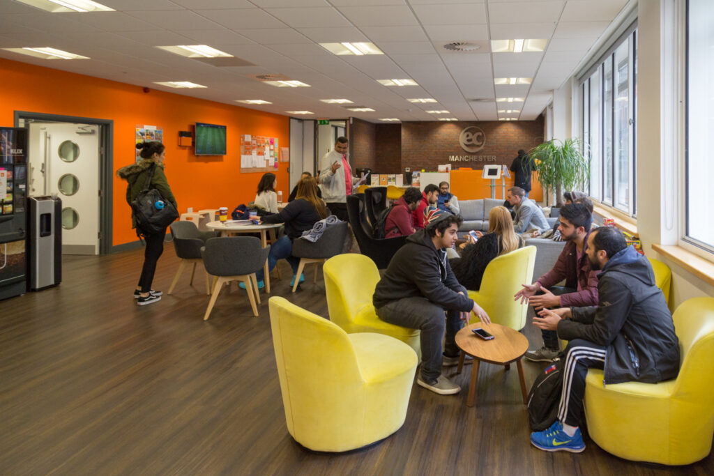 Sala comune della scuola di inglese EC di Manchester
