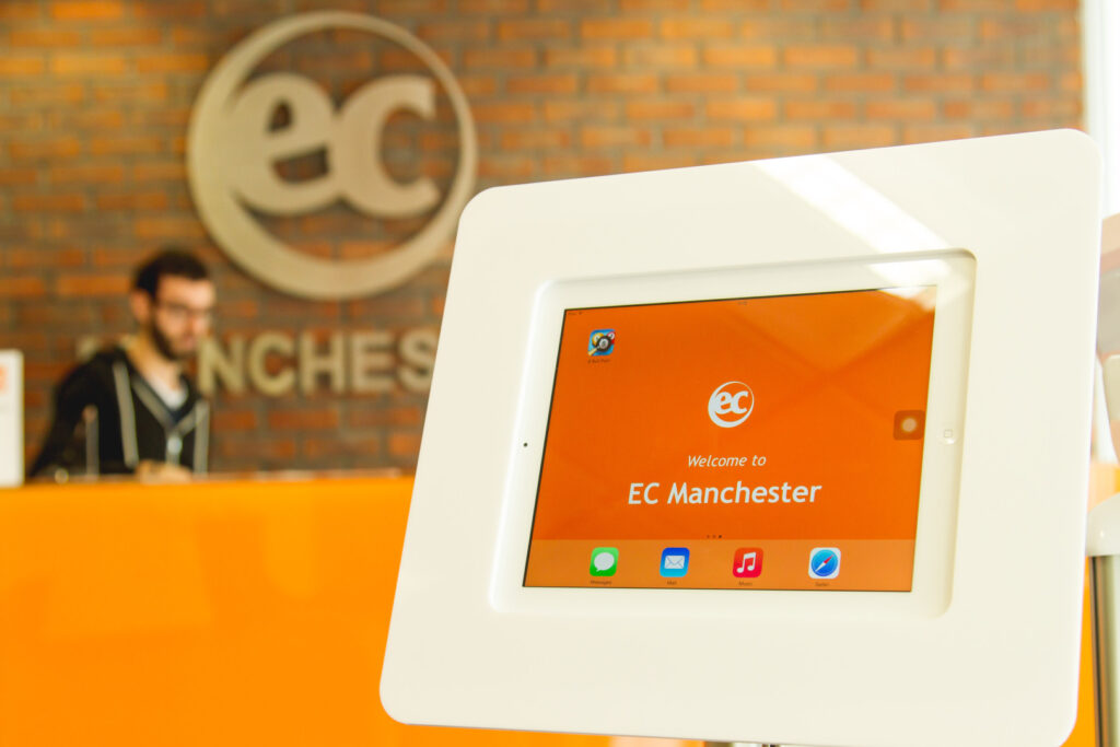 Cartello “Benvenuti all'EC Manchester”