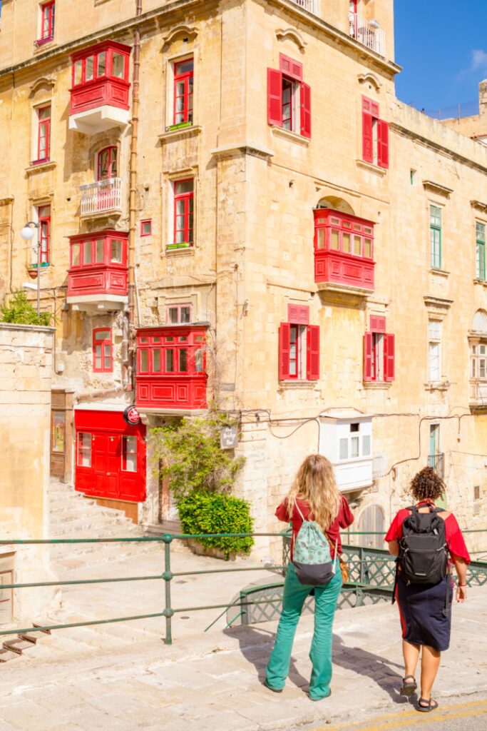 Due studenti adulti dell'EC Malta alla scoperta della capitale di Malta
