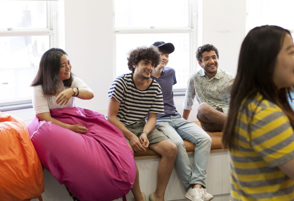 Studenti nella sala comune - EC Brighton