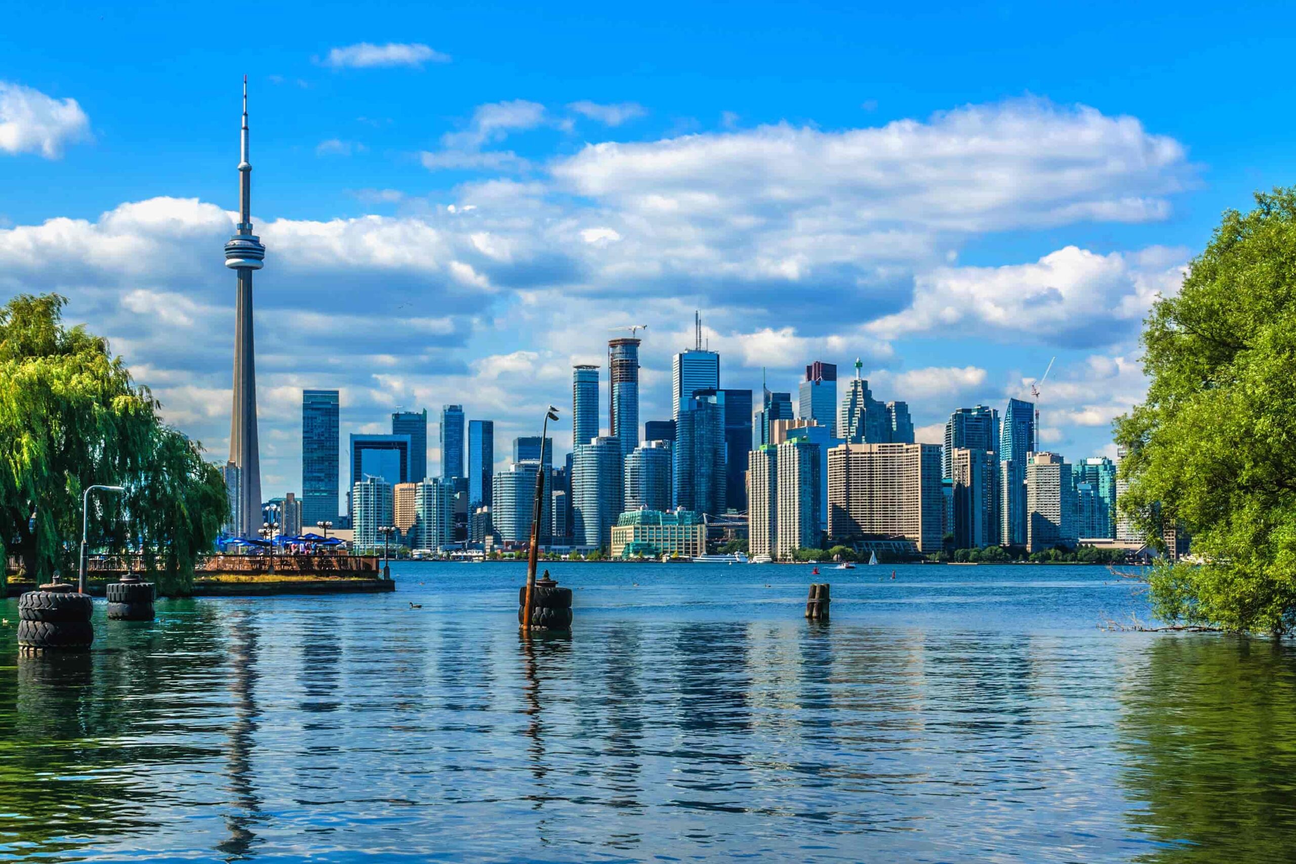 Lo skyline di Toronto di giorno